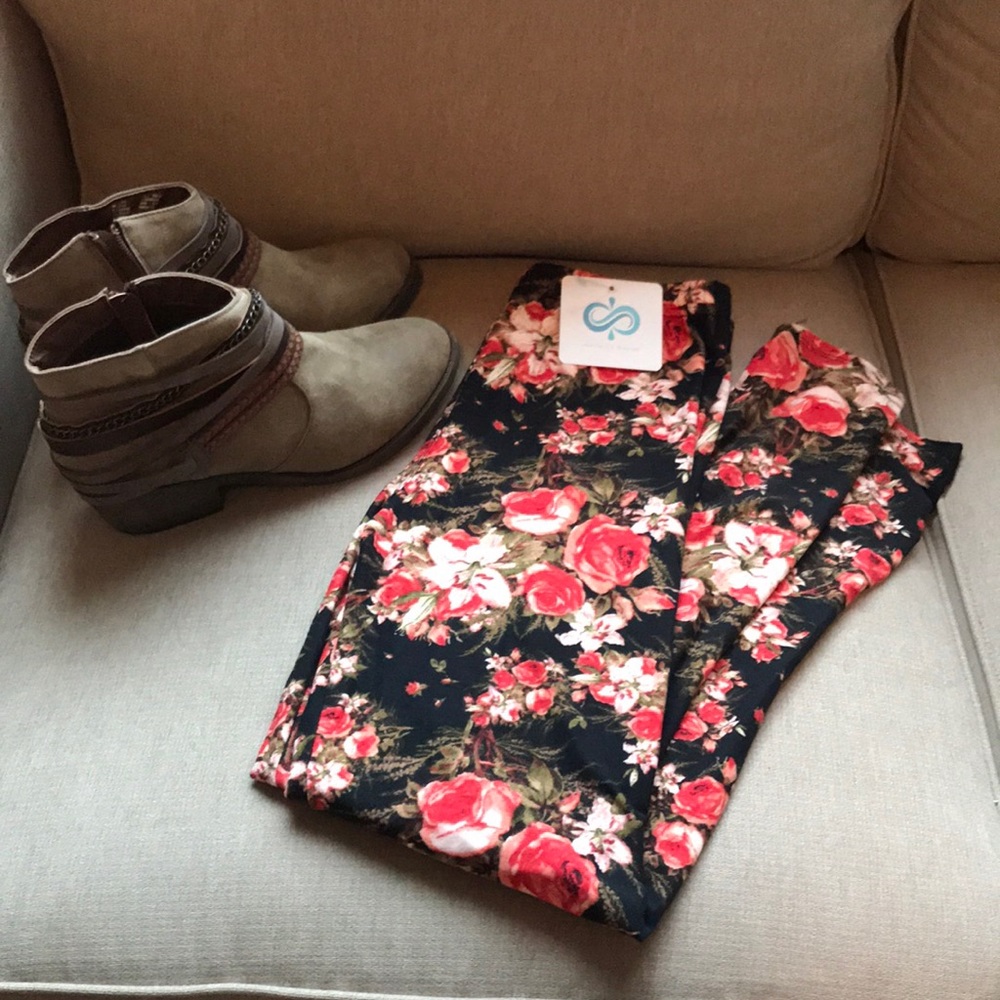 1 Left!! Women’s legging🍁 Floral Print Legging - Picture 7 of 8